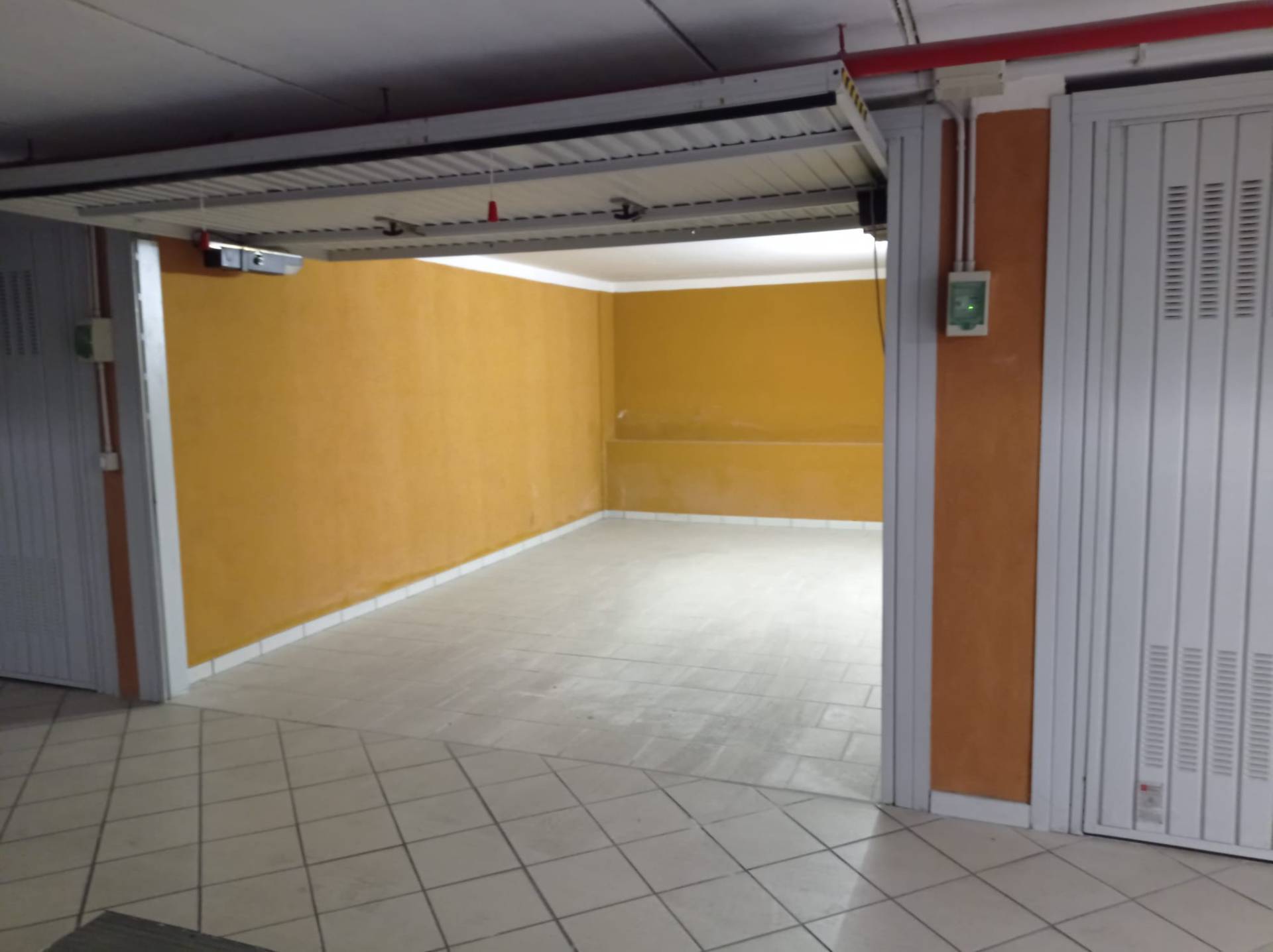 Box o garage in vendita a Loano