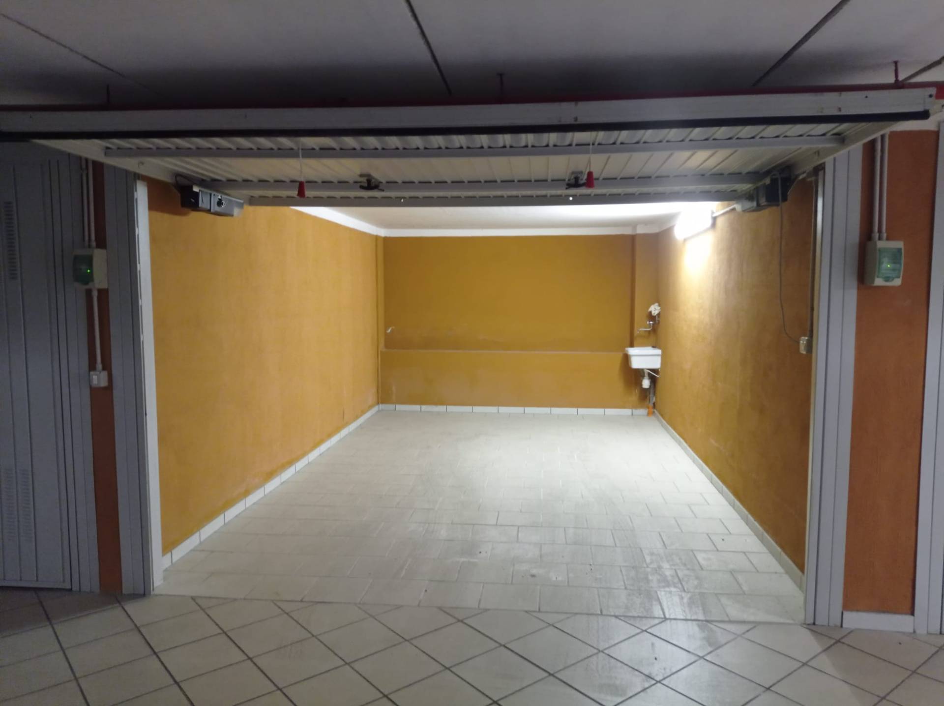 Box o garage in vendita a Loano