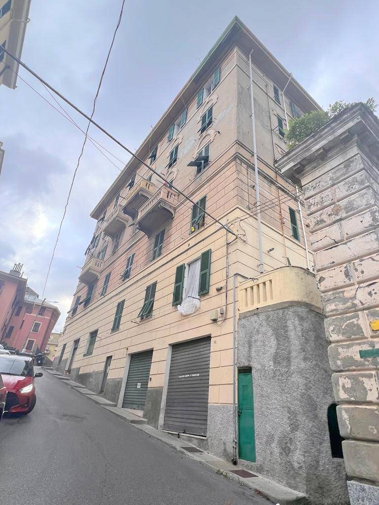 Magazzino in vendita a Genova, Cornigliano