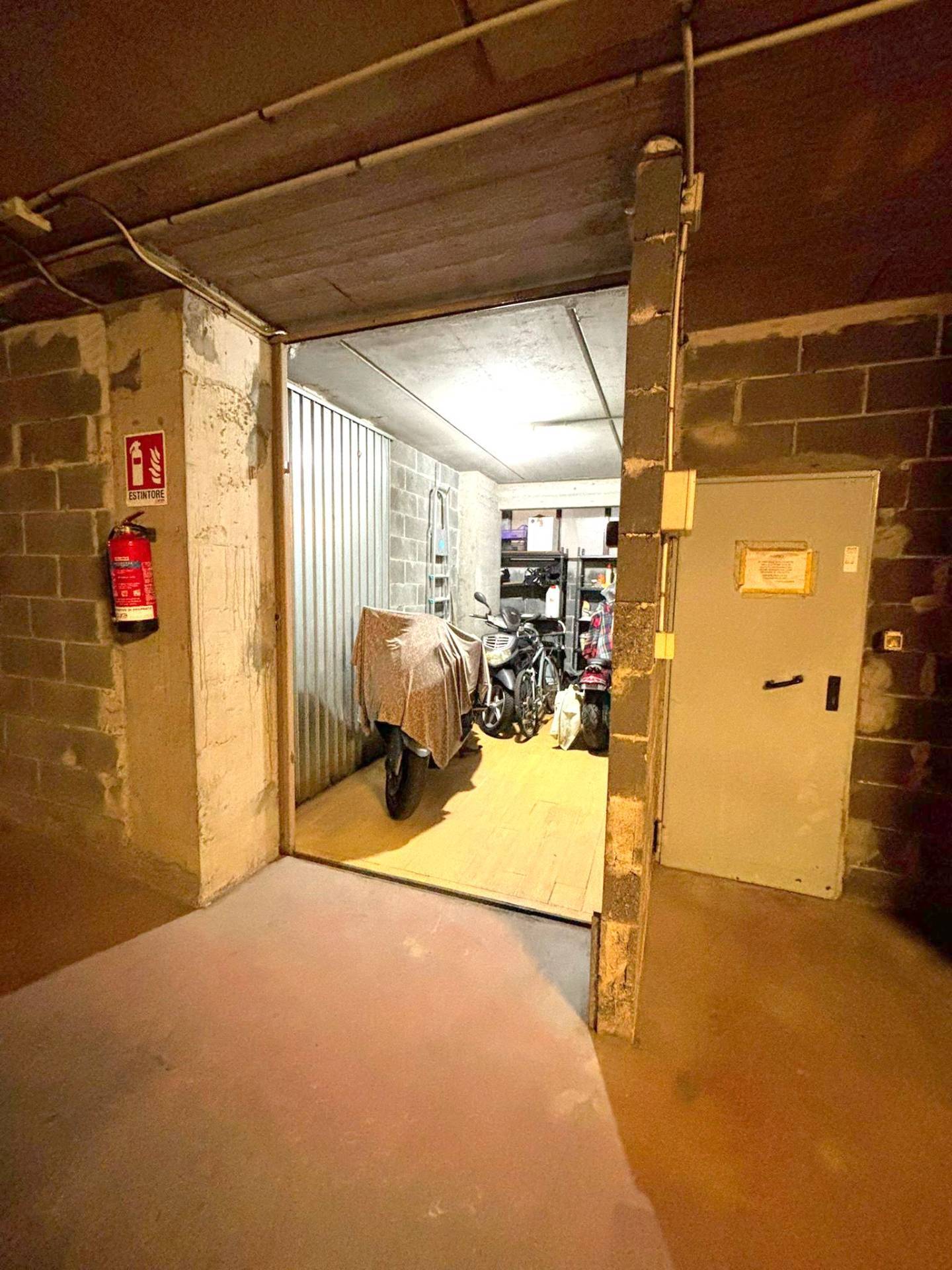 Box in vendita a Genova, Sestri Ponente