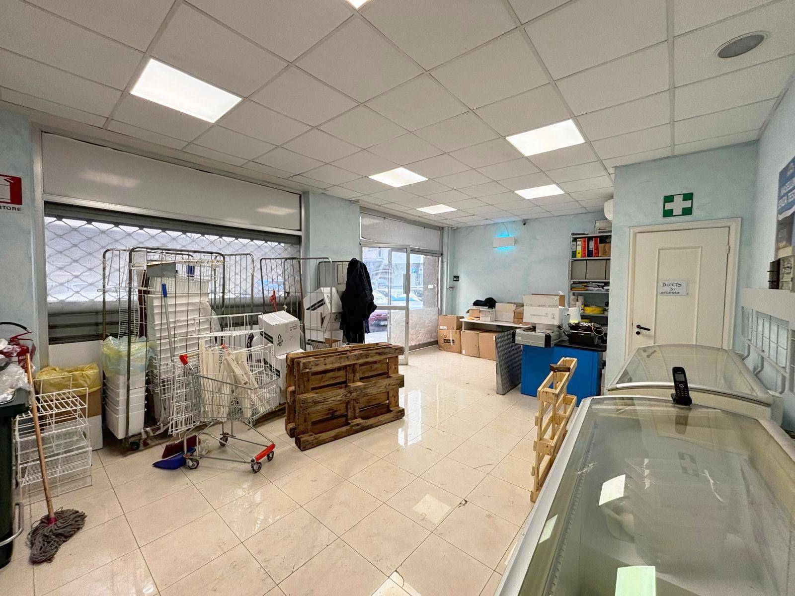 Locale commerciale in affitto a Genova, Sestri Ponente