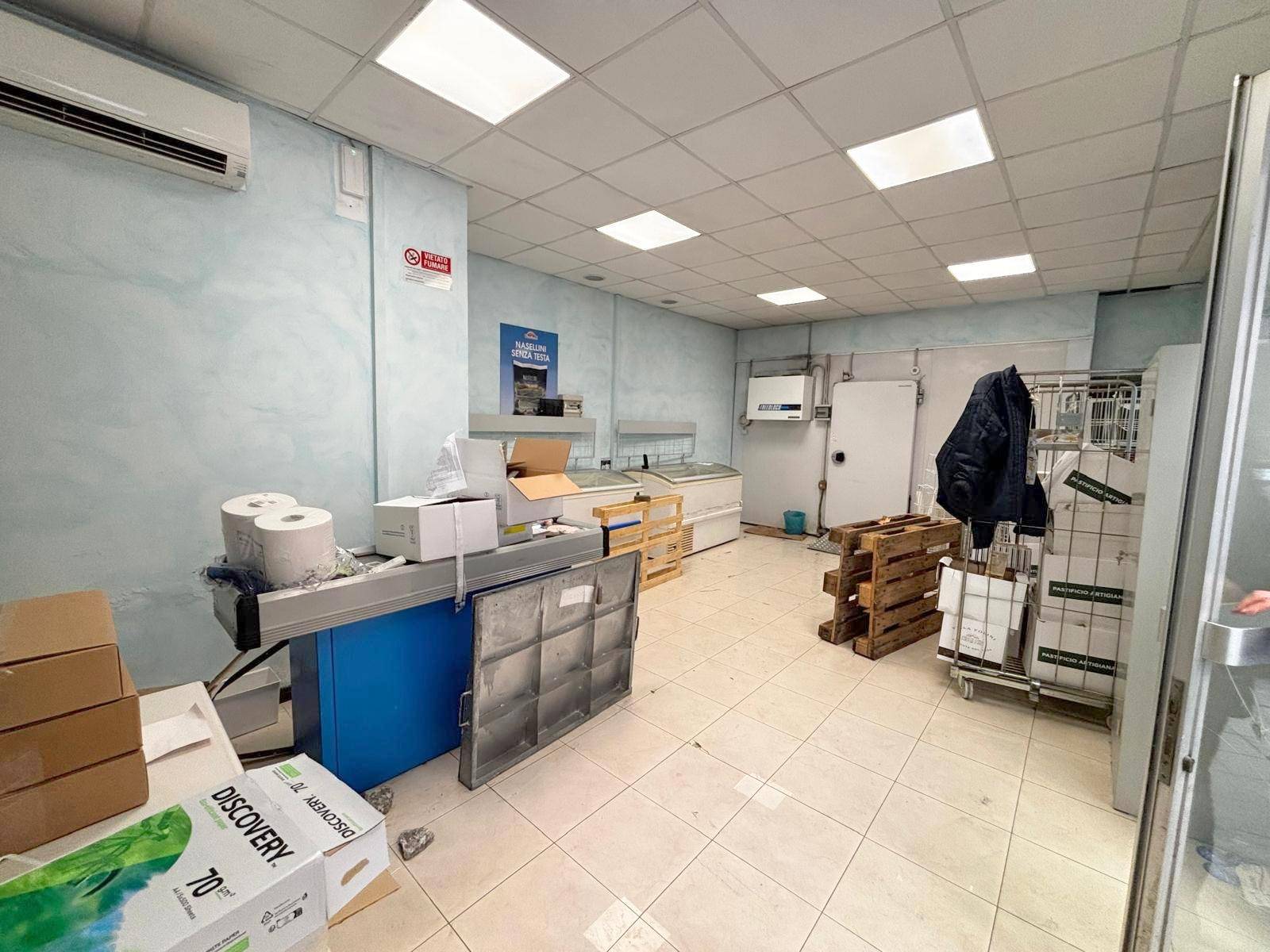 Locale commerciale in affitto a Genova, Sestri Ponente