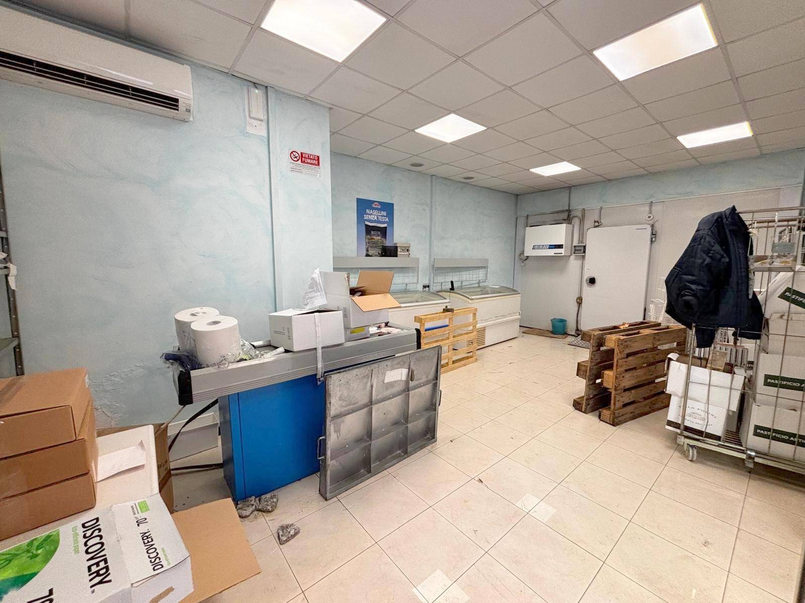 Locale commerciale in affitto a Genova, Sestri Ponente