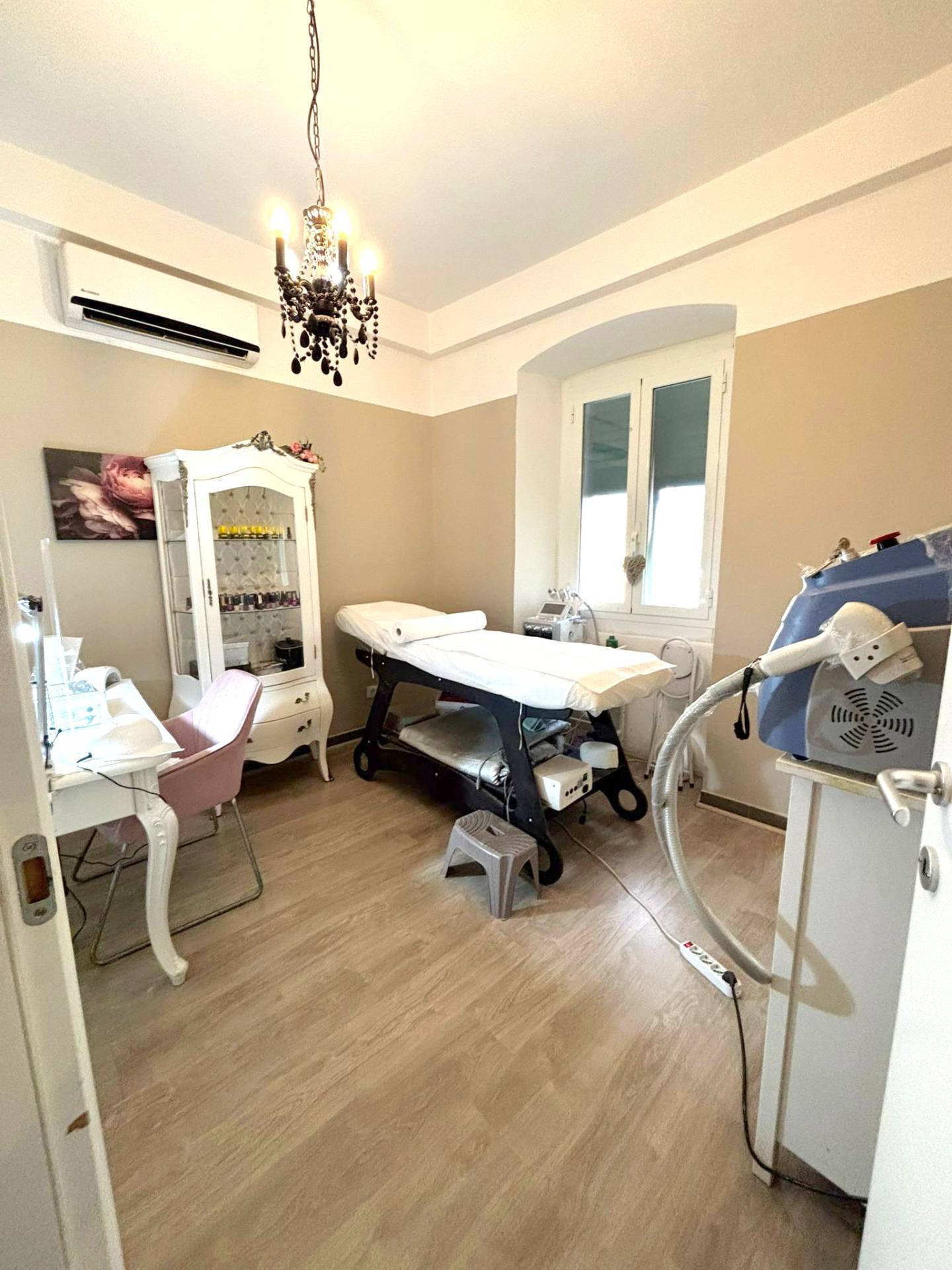 Locale commerciale in affitto a Genova