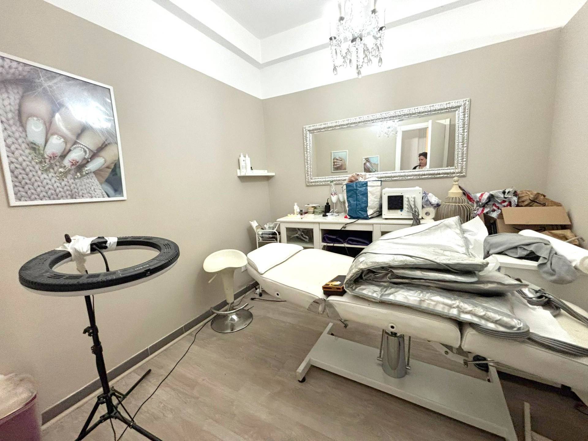 Locale commerciale in affitto a Genova