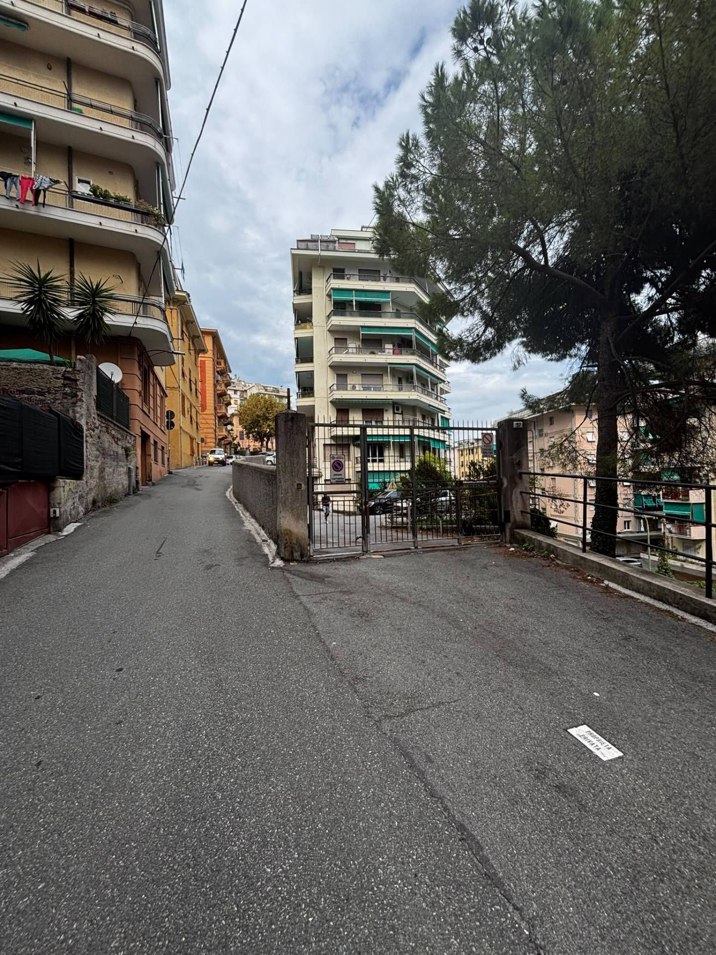 Posto auto in affitto a Genova, Sestri Ponente