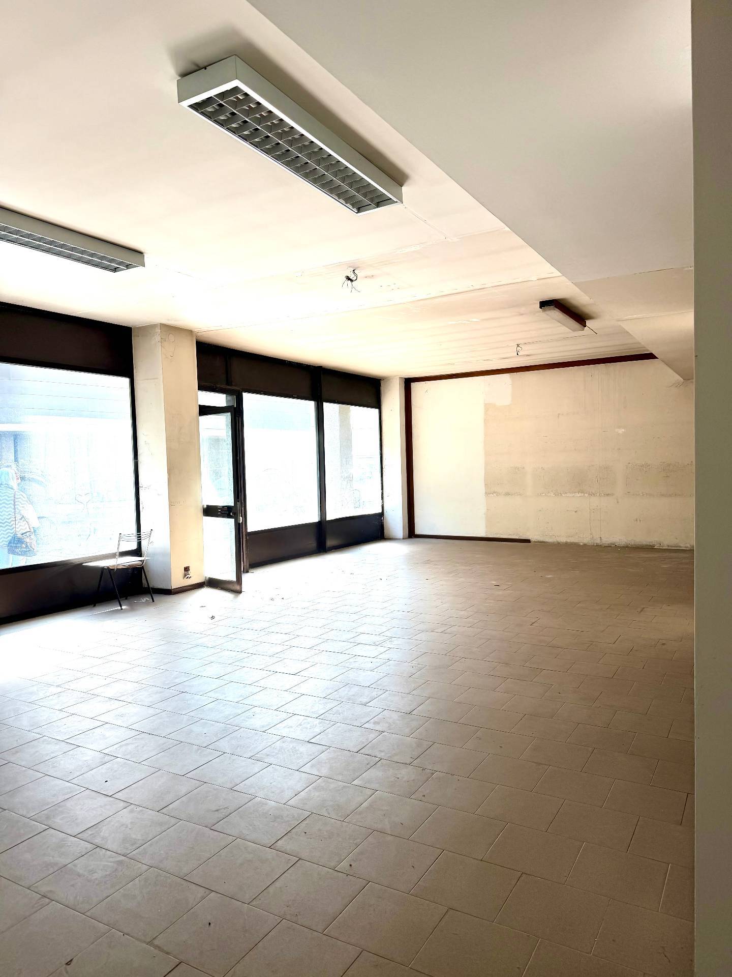 Attivit commerciale in affitto a Conegliano, Monticella