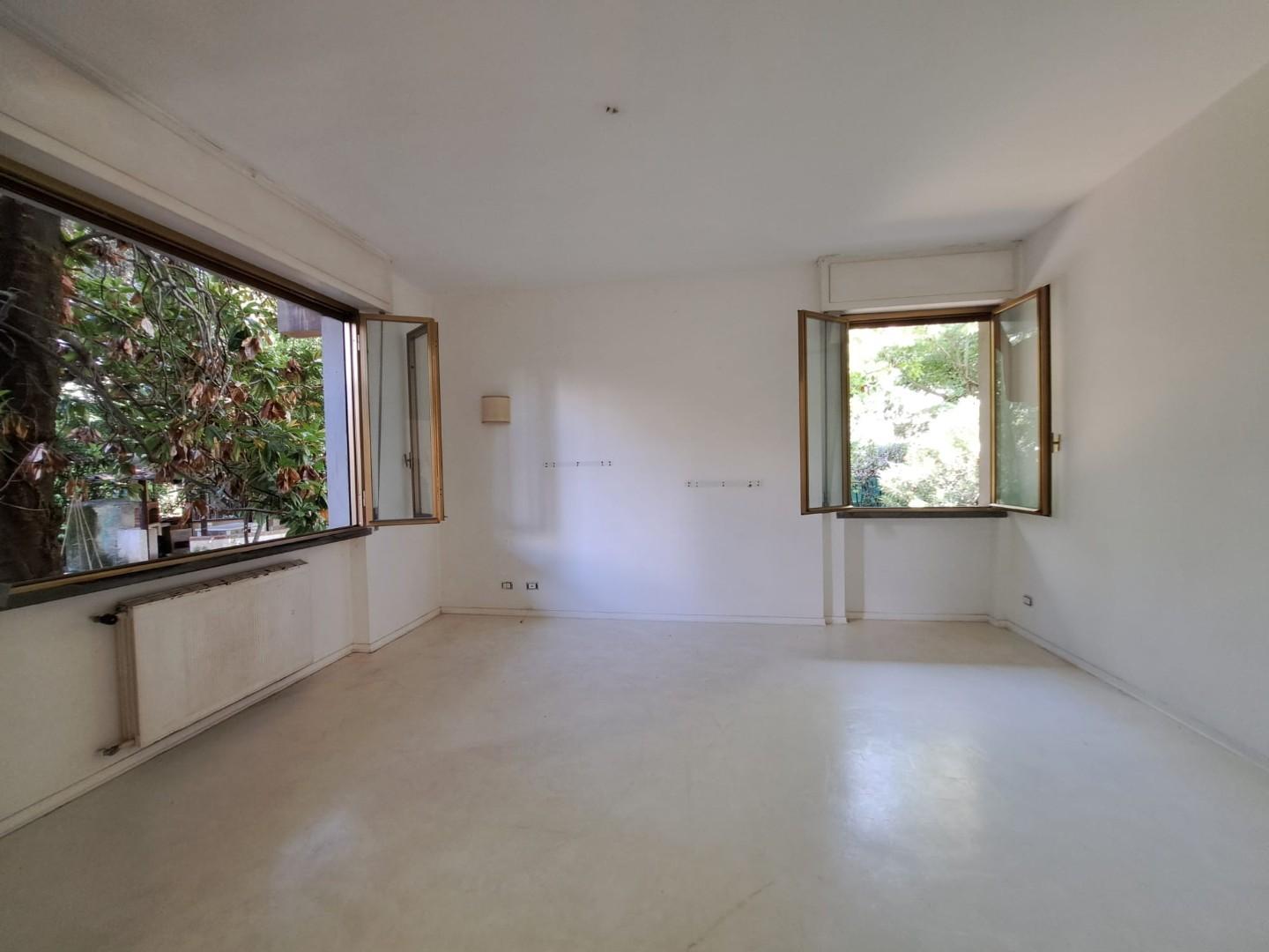 Quadrilocale con giardino, Massa marina di