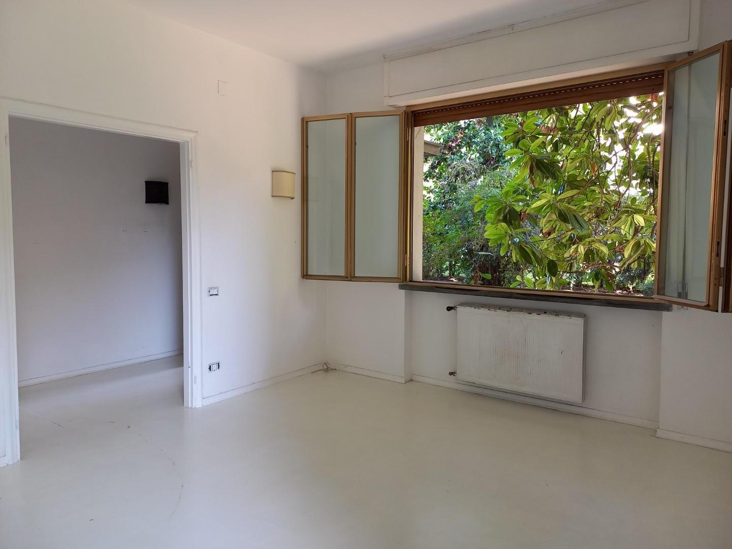 Quadrilocale con giardino, Massa marina di