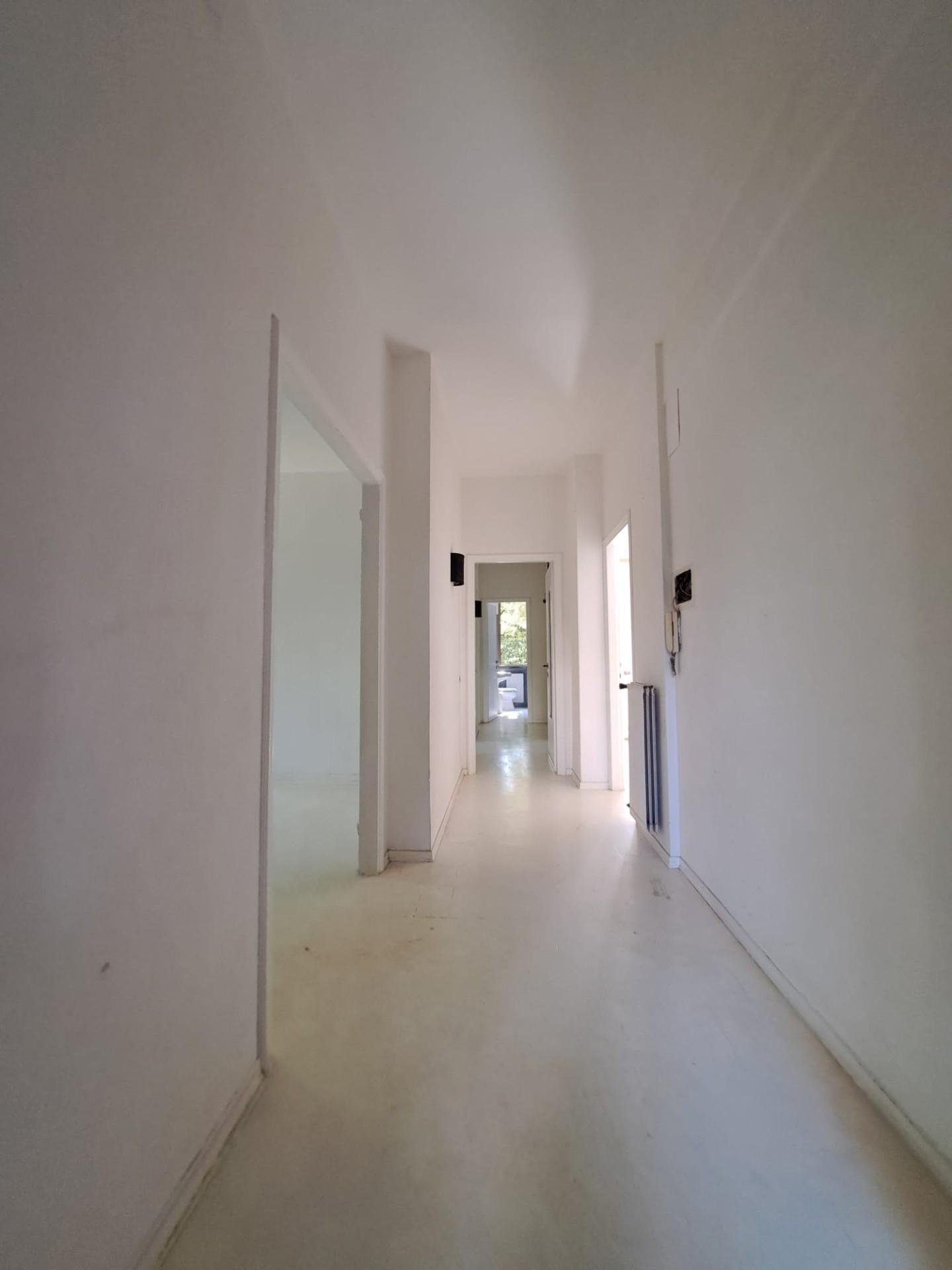 Quadrilocale con giardino, Massa marina di