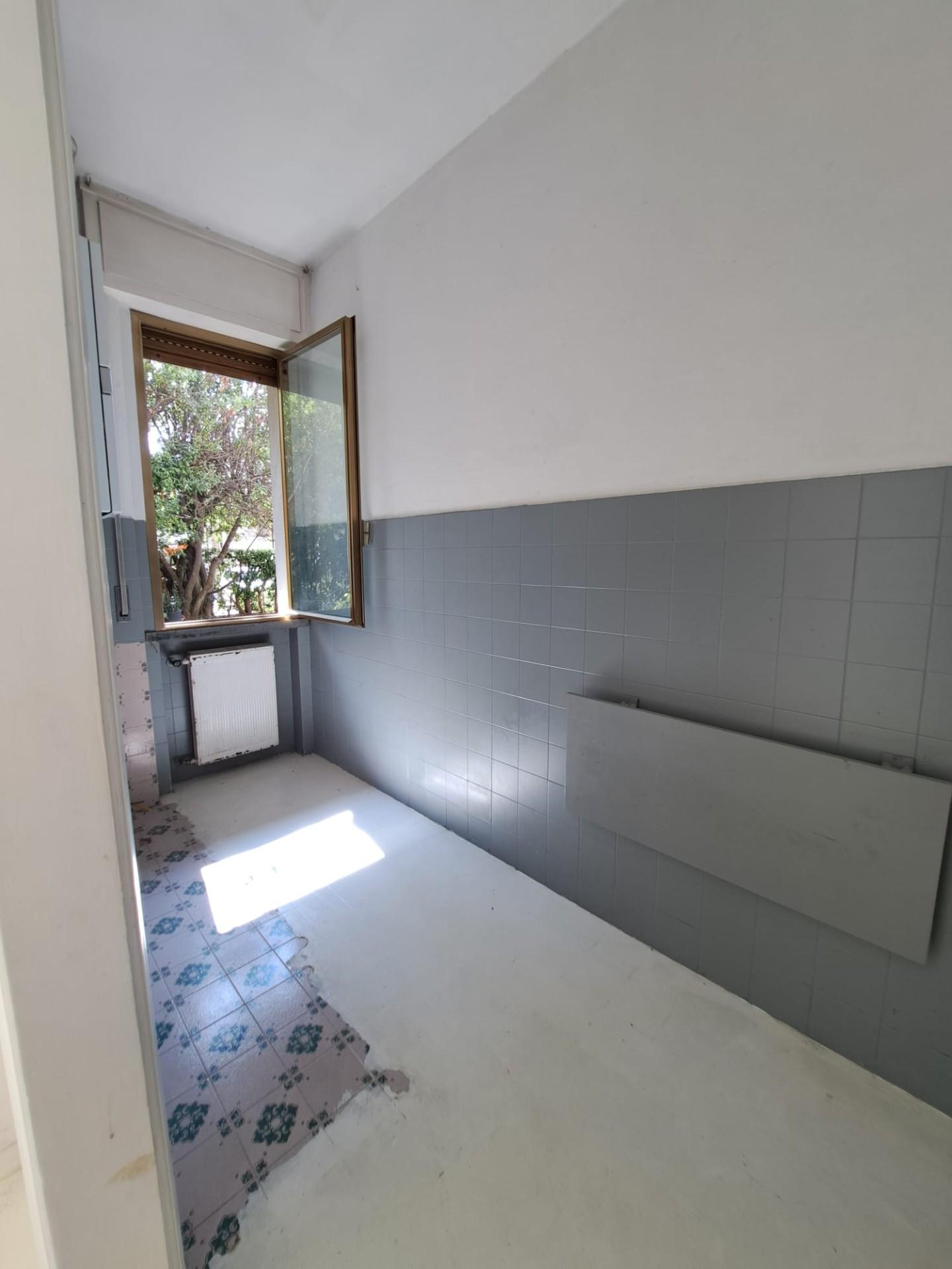 Quadrilocale con giardino, Massa marina di