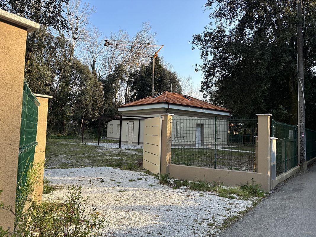 Casa indipendente con giardino, Massa ronchi