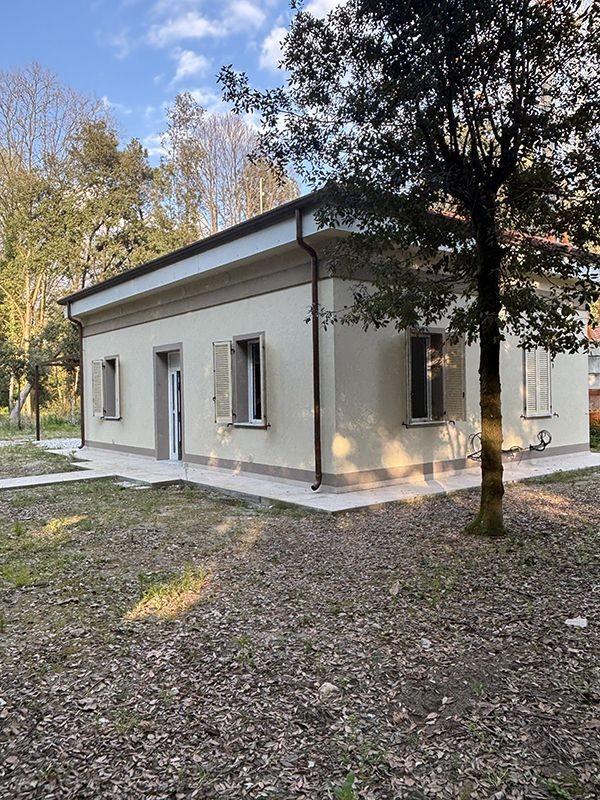 Casa indipendente con giardino, Massa ronchi