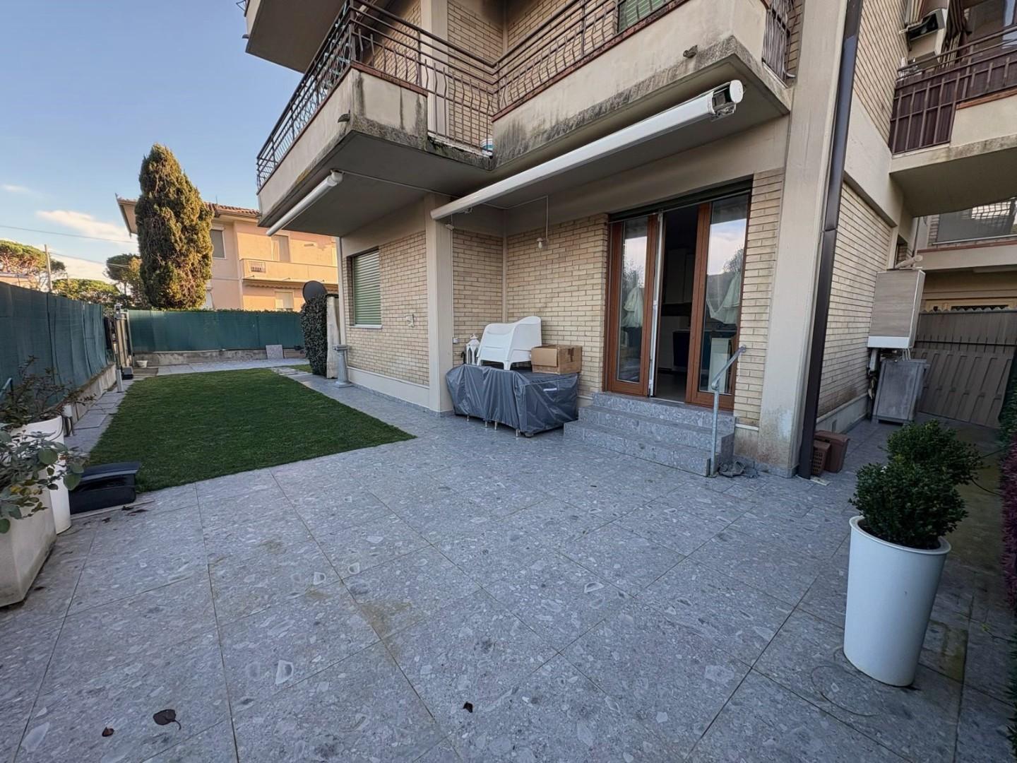 Trilocale in vendita, Montignoso cinquale