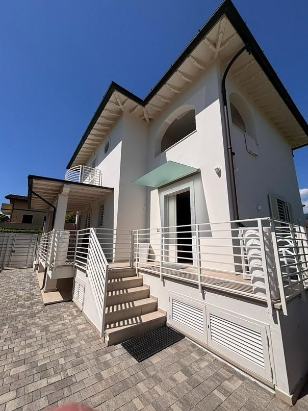 Villa Bifamiliare in vendita, Montignoso cinquale