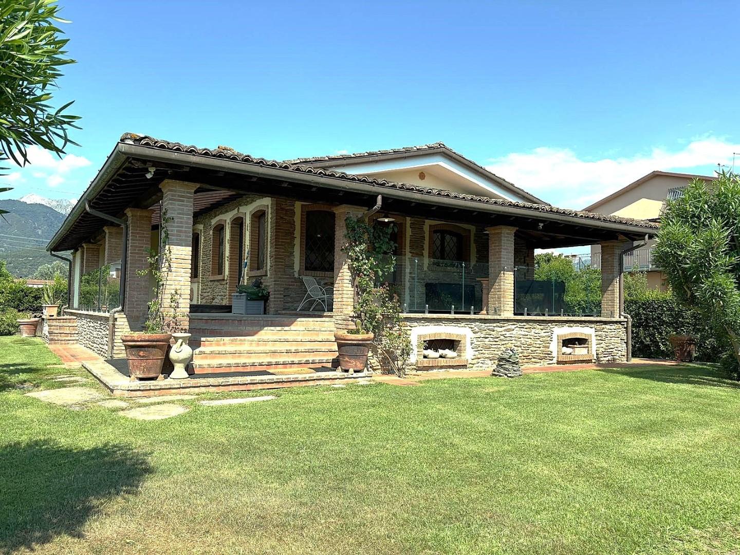 Villa in vendita, Massa poveromo