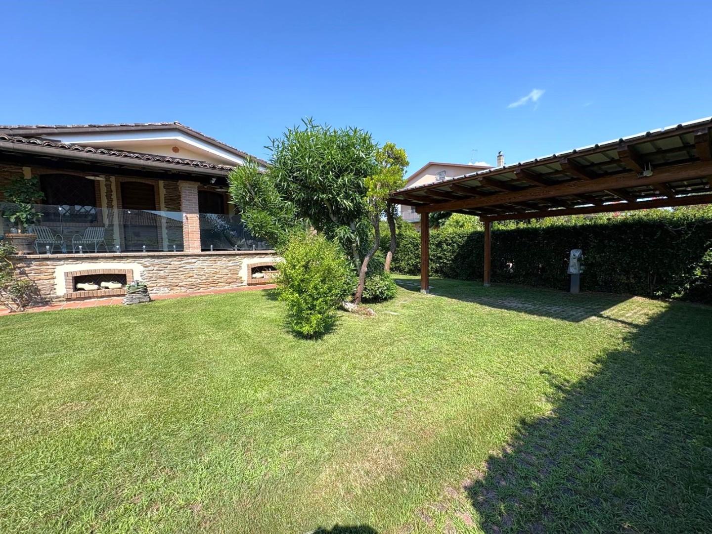Villa in vendita, Massa poveromo