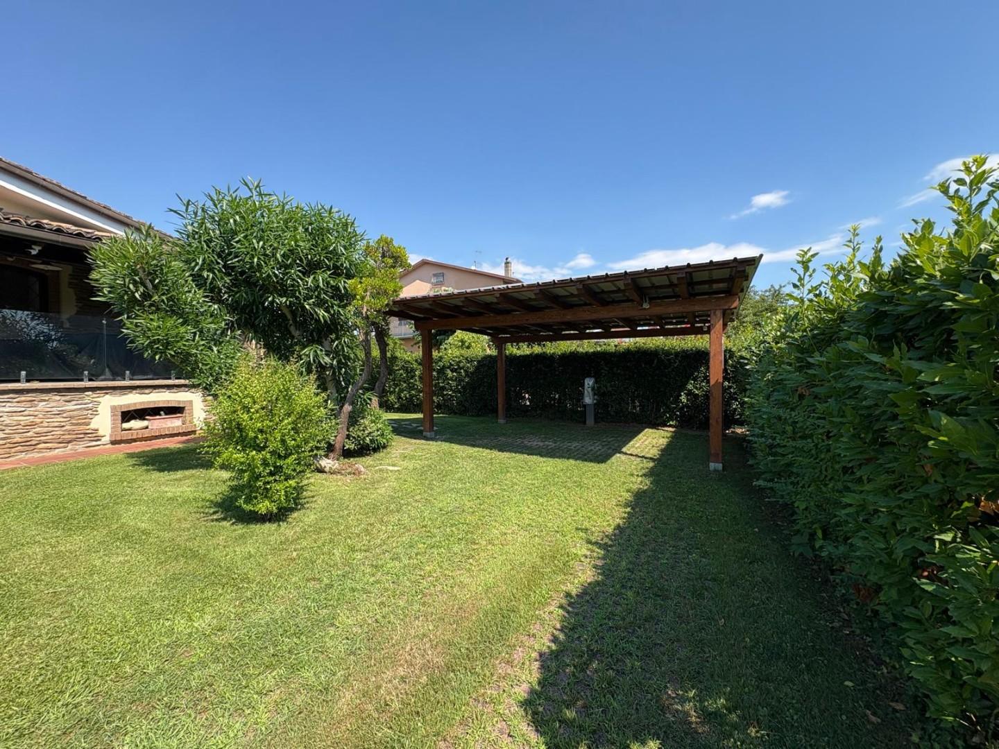 Villa in vendita, Massa poveromo