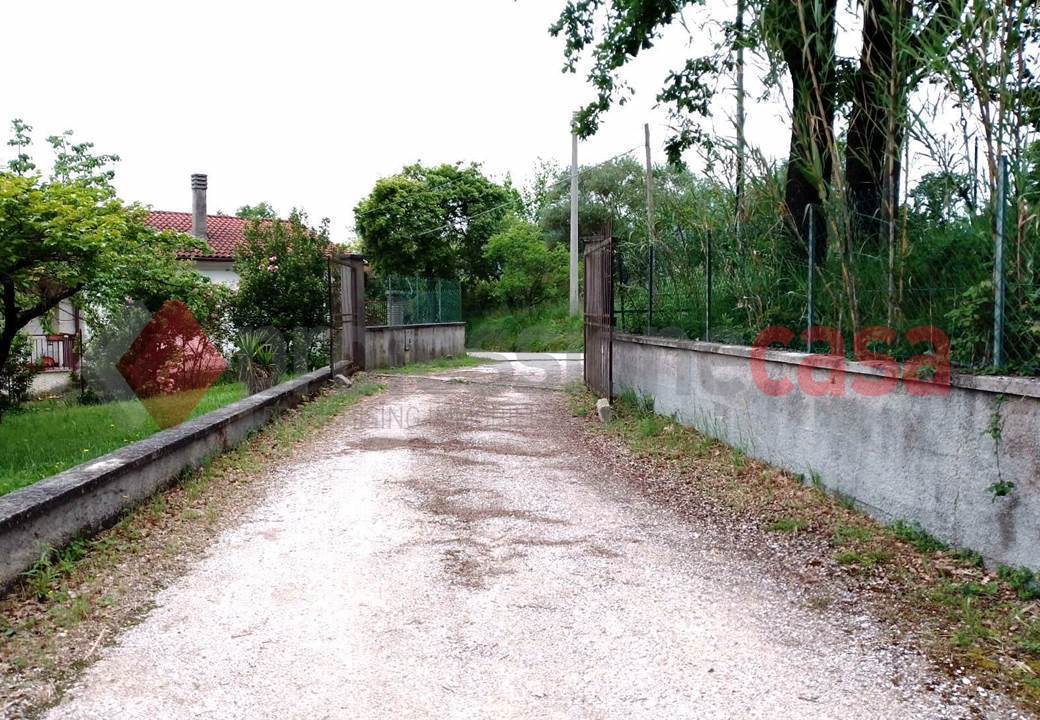 Villa con giardino a Cervaro