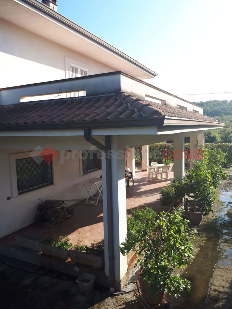 Villa in vendita a Cervaro