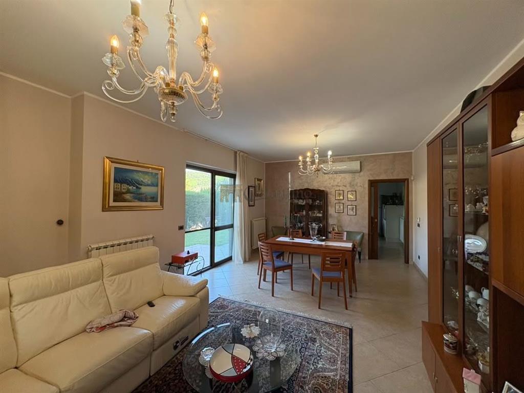Villa in vendita in via jan� casalicchio, Catanzaro