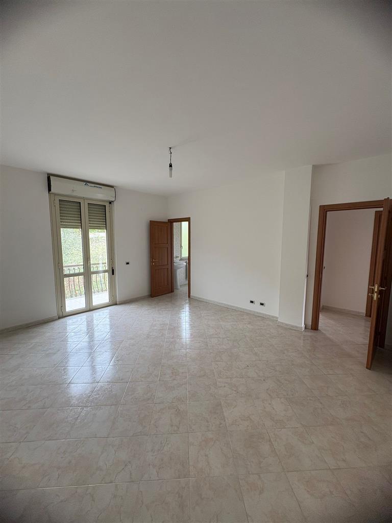 Appartamento con terrazzo in via padre pietro da settingiano, Settingiano