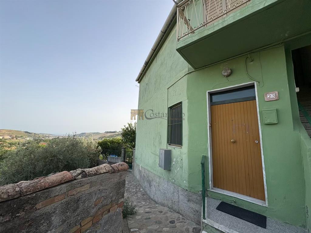 Appartamento con giardino in via della stazione 23, Catanzaro