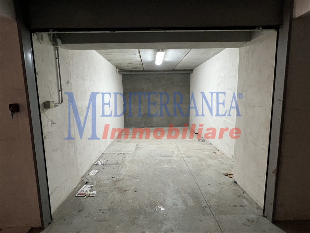 Box/Garage 20mq con box in via pertini, Ruvo di Puglia