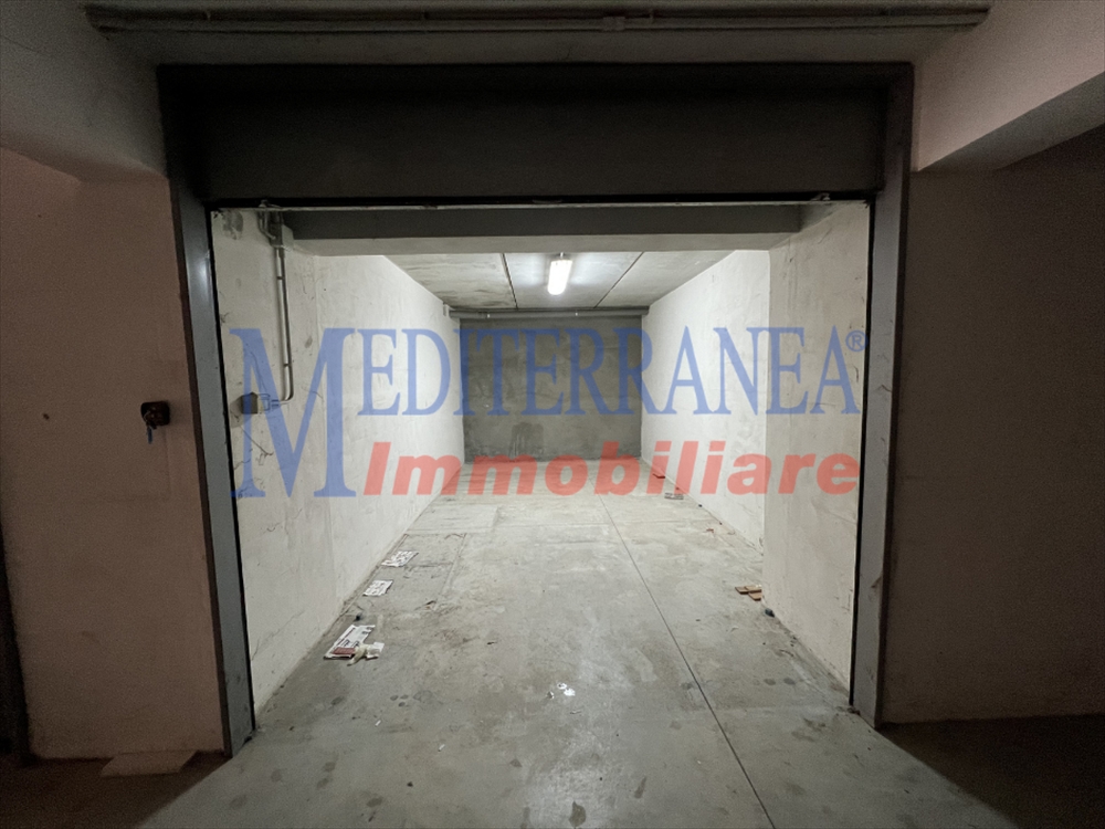 Box/Garage 20mq con box in via pertini, Ruvo di Puglia