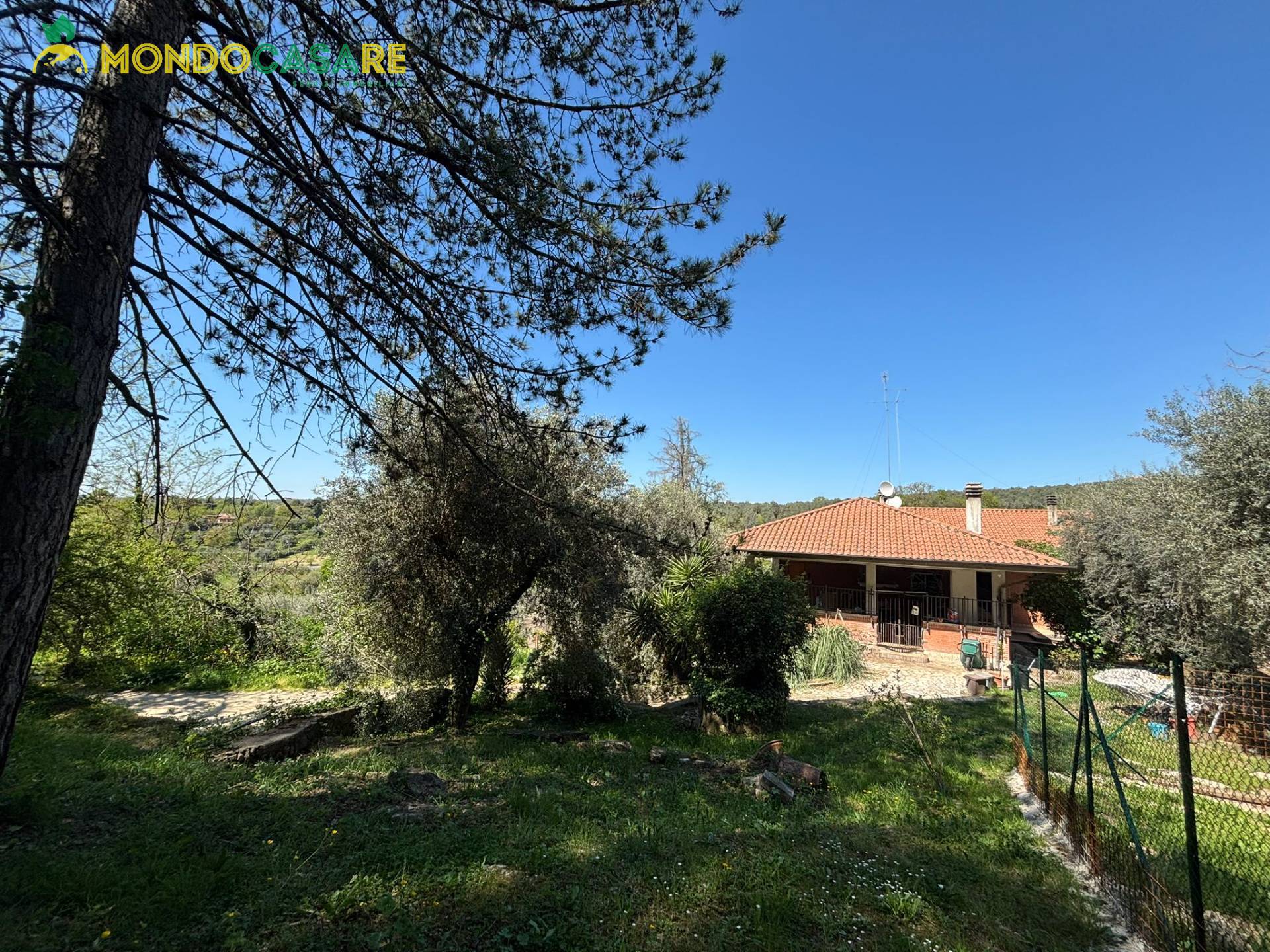 Appartamento in Villa in vendita a Fara in Sabina