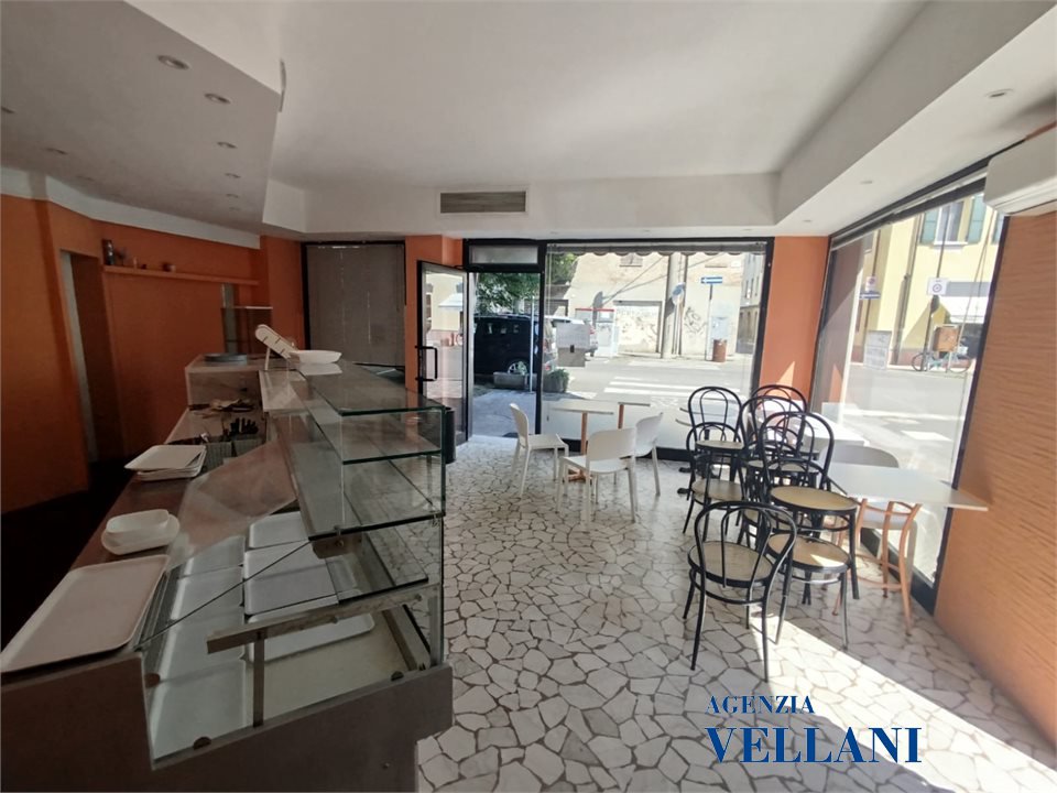 Locale commerciale in affitto a Carpi