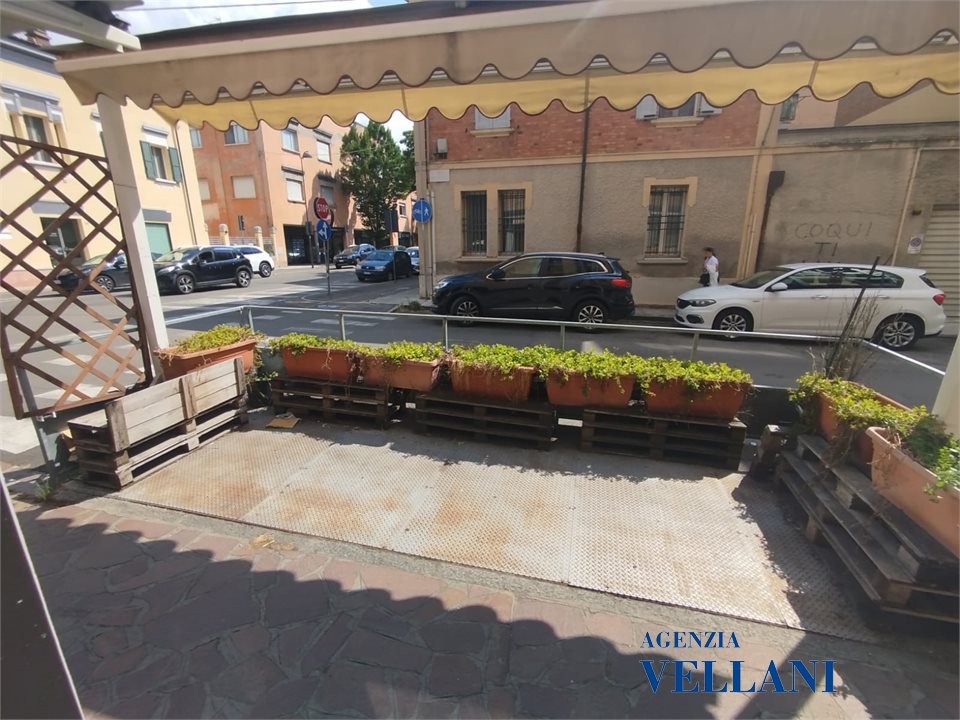 Locale commerciale in affitto a Carpi