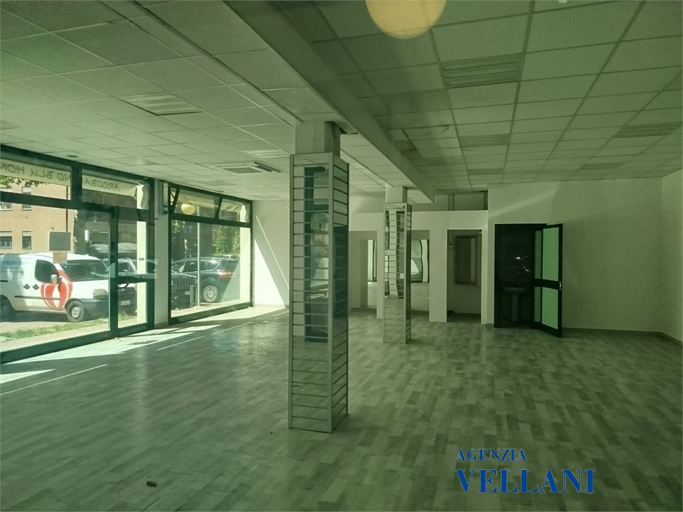 Locale commerciale in affitto a Carpi