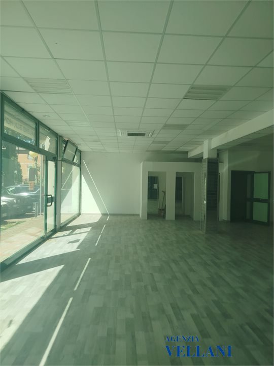 Locale commerciale in affitto a Carpi