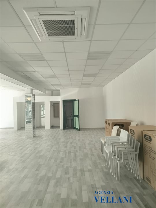 Locale commerciale in affitto a Carpi