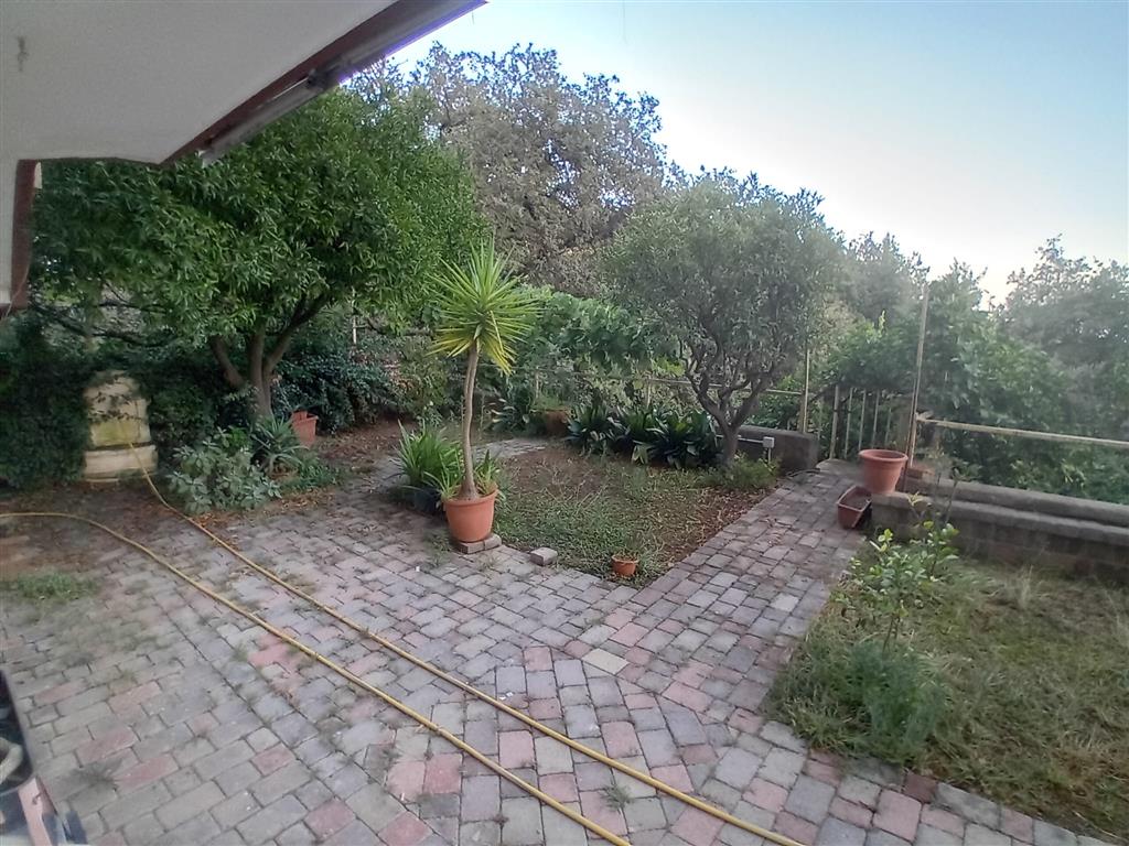 Casa indipendente con giardino in viale dei pioppi 20/b, Salerno