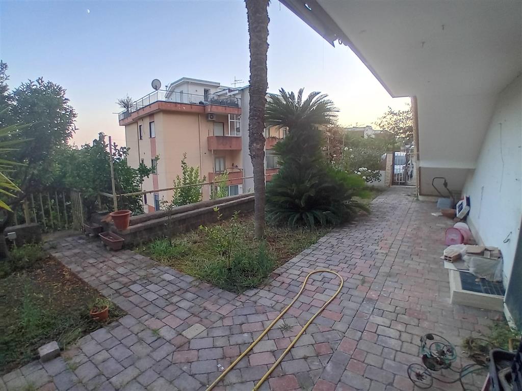 Casa indipendente con giardino in viale dei pioppi 20/b, Salerno