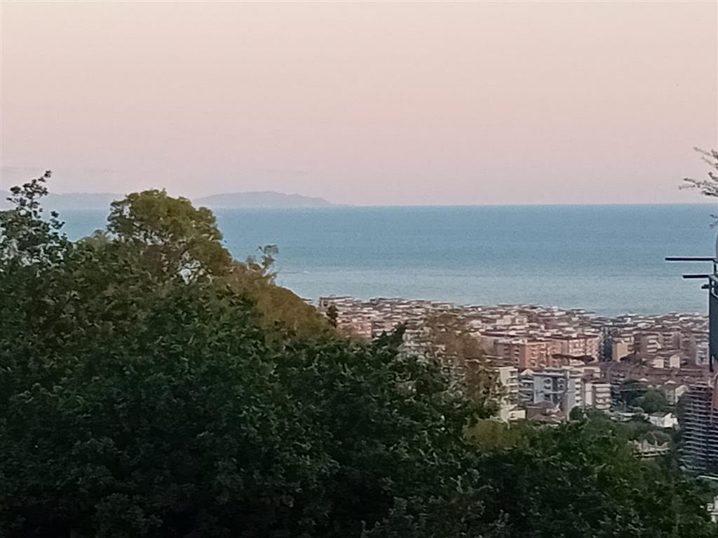 Casa indipendente con giardino in viale dei pioppi 20/b, Salerno