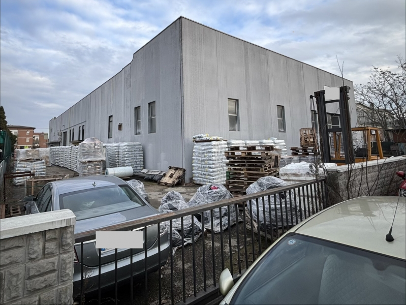 Capannone con giardino a Formigine