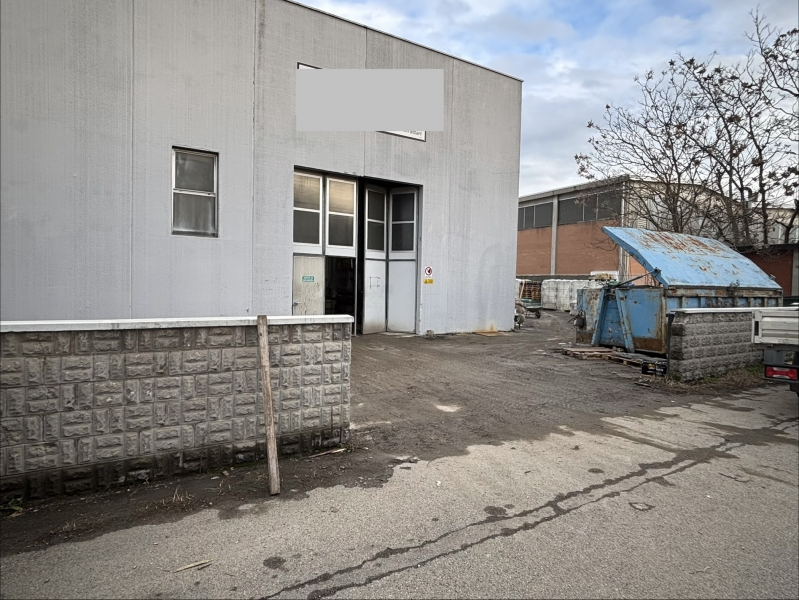 Capannone con giardino a Formigine