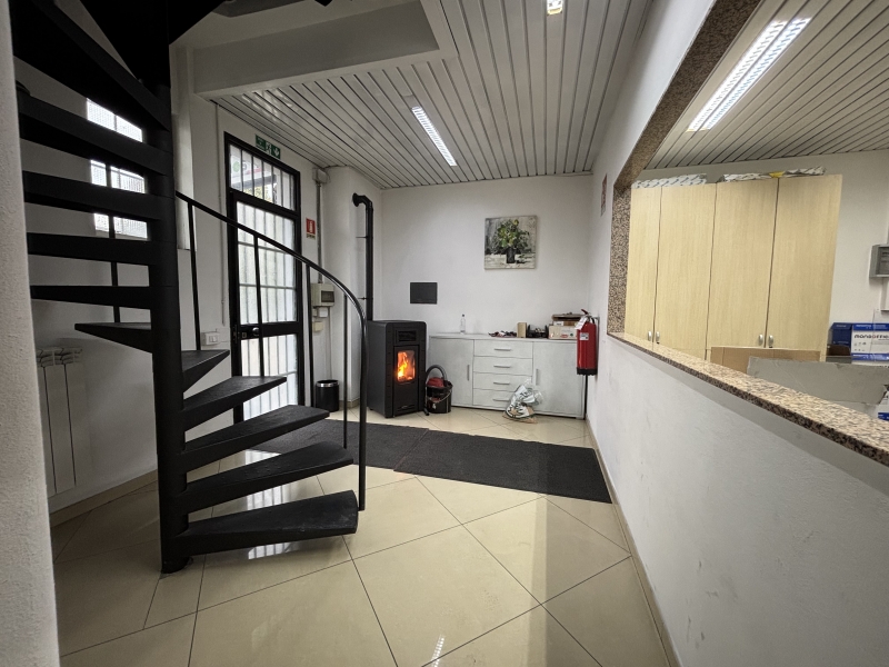 Capannone con giardino a Formigine