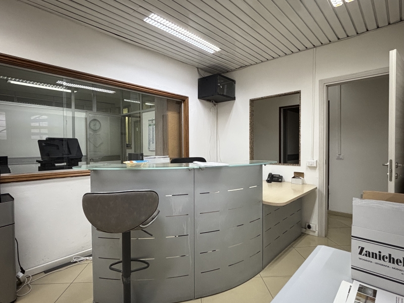 Capannone con giardino a Formigine