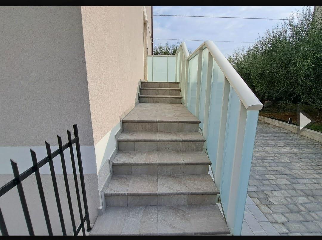 Appartamento con giardino in via martiri ungheresi 30, Ostra Vetere