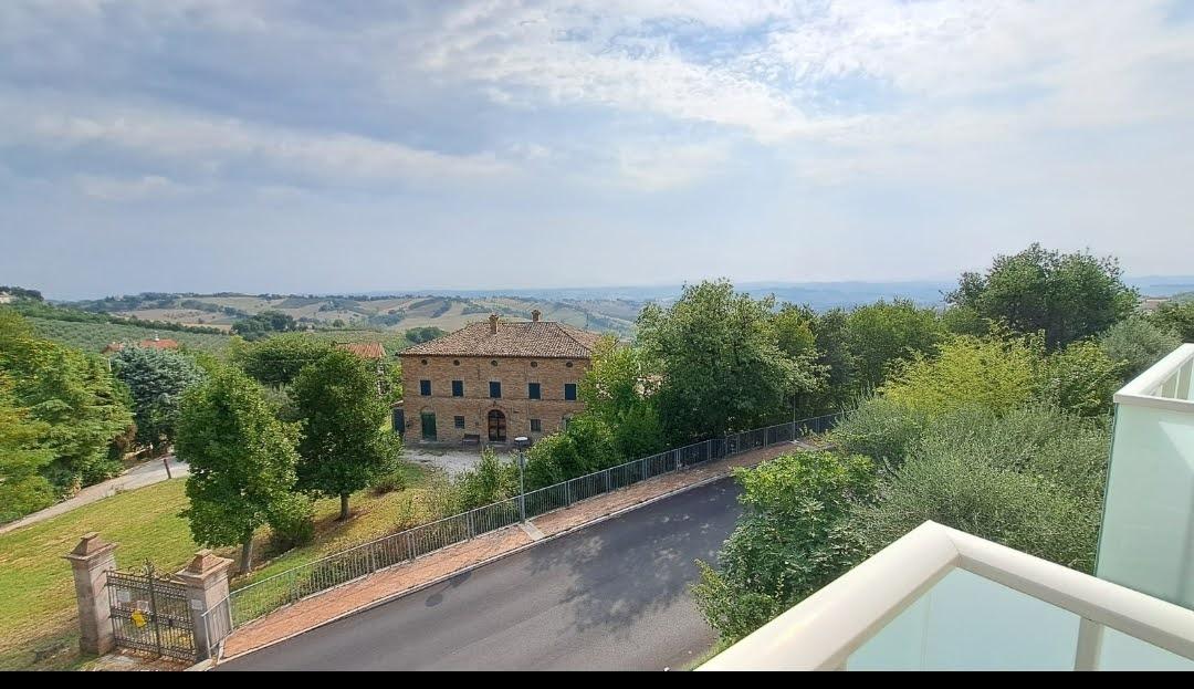 Appartamento con giardino in via martiri ungheresi 30, Ostra Vetere