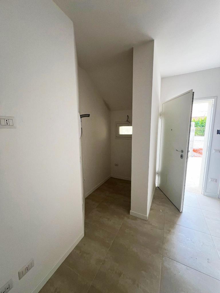 Appartamento con giardino in cesanella, Senigallia