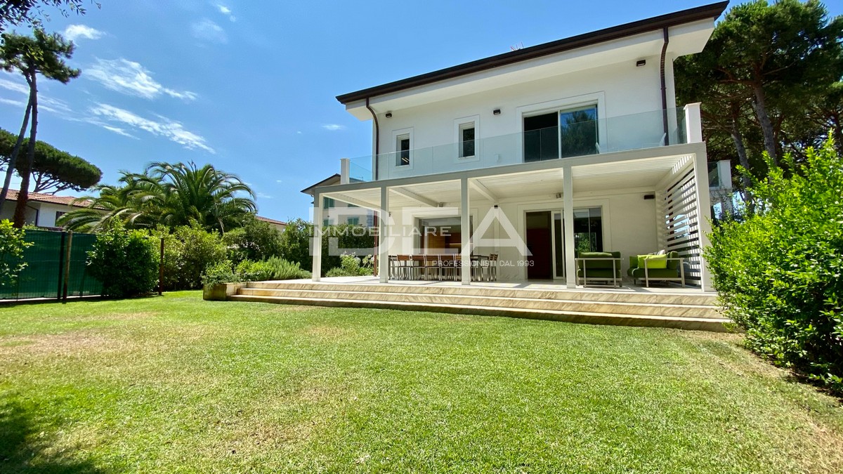 Villa in vendita in via duca daosta, Pietrasanta