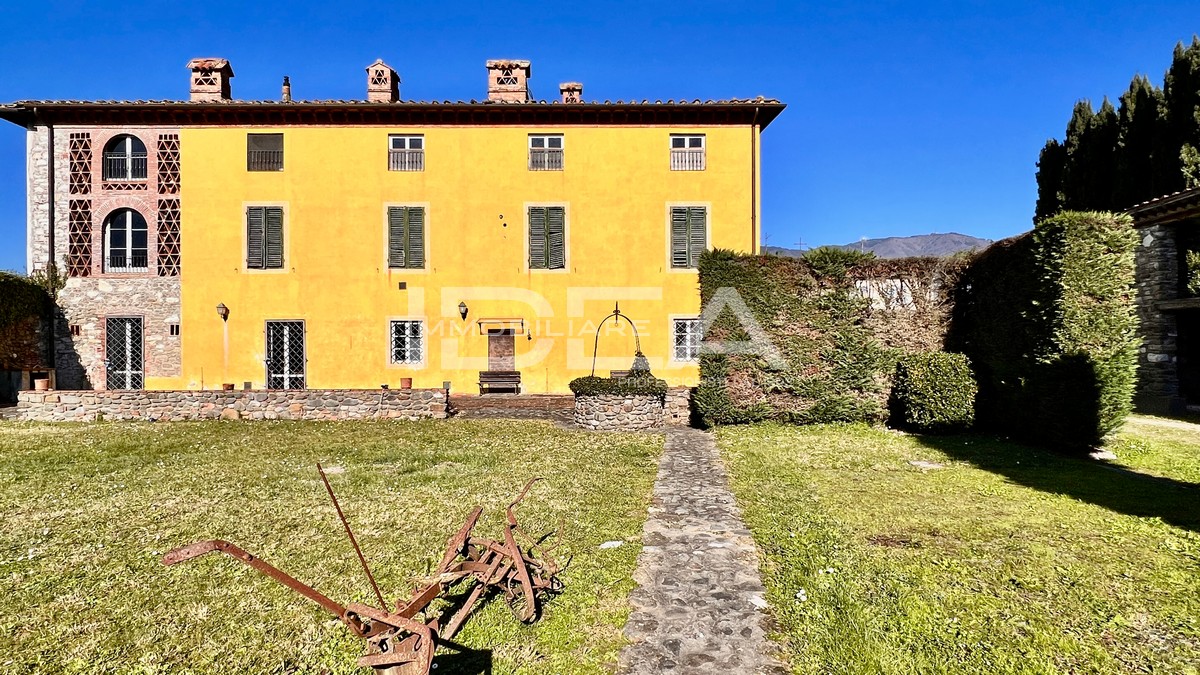 Villa con giardino in via del fondaccio, Capannori