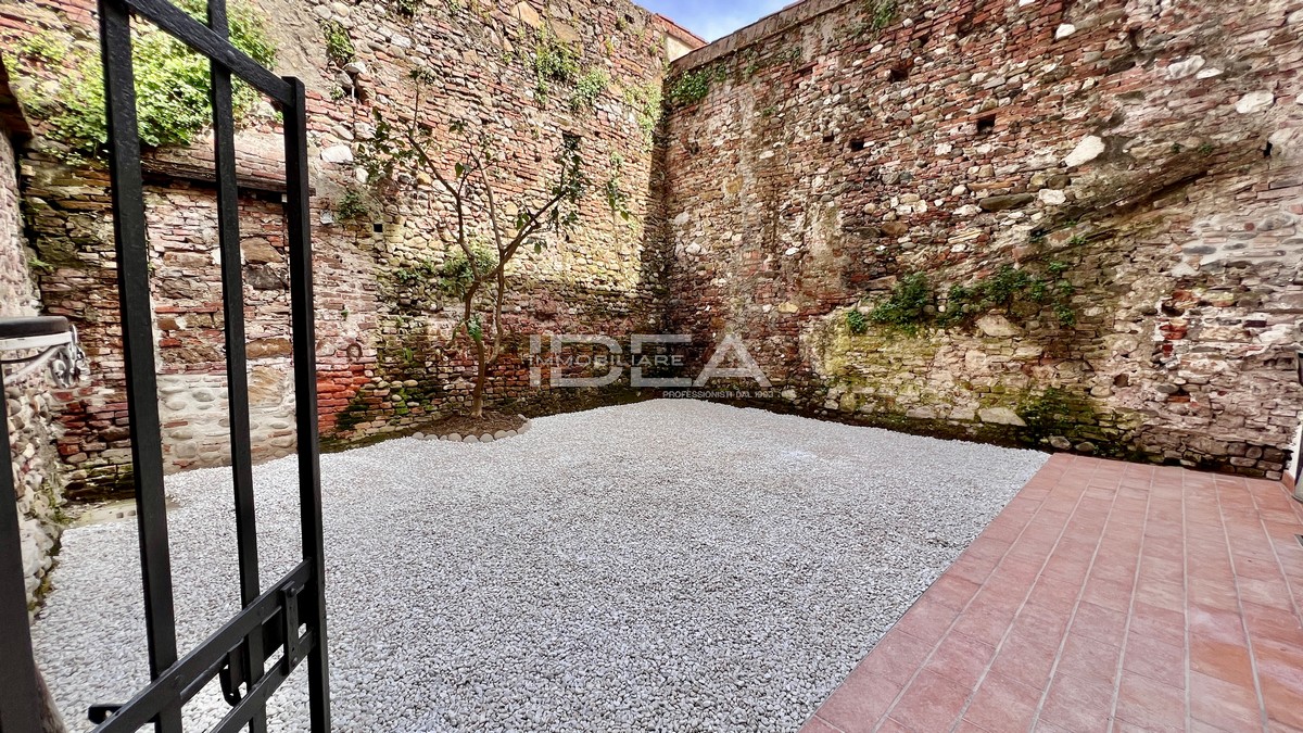 Trilocale con giardino in via vittorio emanuele secondo, Lucca