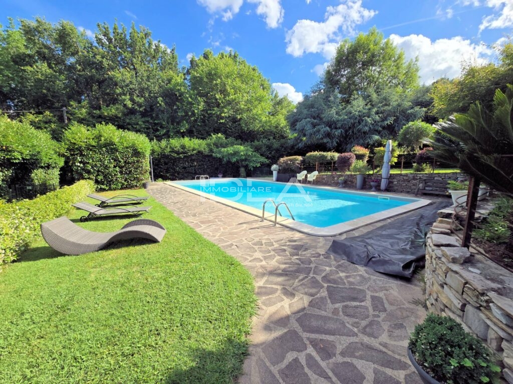 Villa con giardino in via di santandrea, Capannori