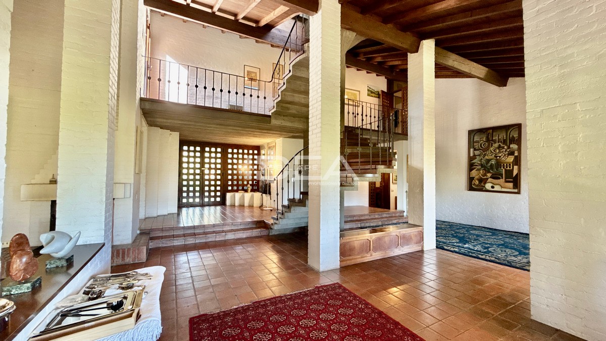 Villa con giardino in via corte mei, Capannori